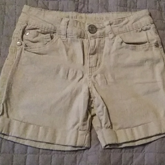 Khaki shorts girls - Picture 1 of 3